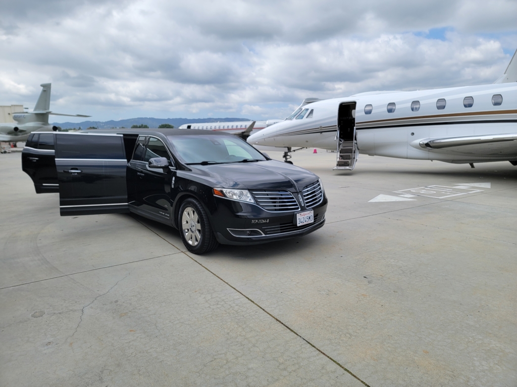 Lincoln MKT Limo Lincoln Town Car limo Los angeles