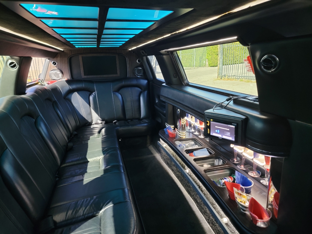 9 passenger MKT Limo World Cup Lincoln MKT Limo Fleet