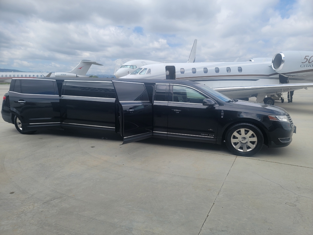 Lincoln MKT Limo Los Angeles Lincoln MKT limo service fleet