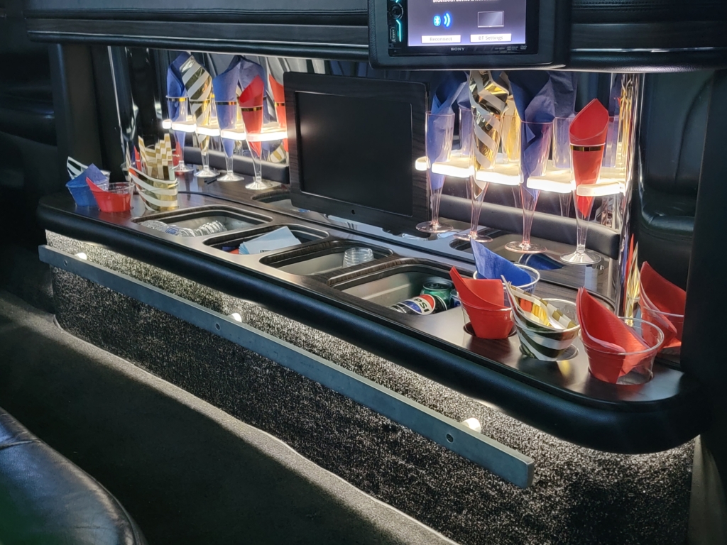 Lincoln MKT limo wedding services Lincoln MKT limo wedding services